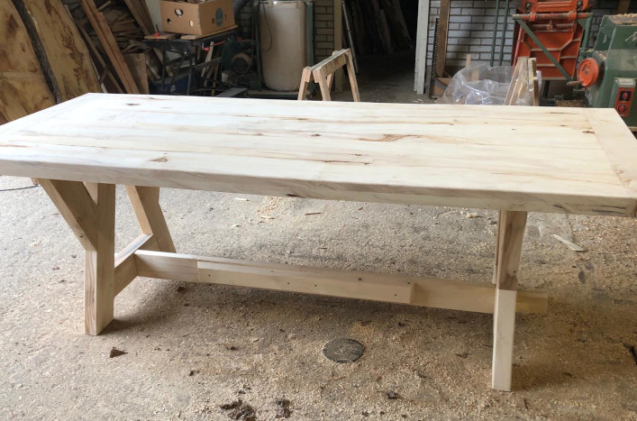 Robuuste kloostertafel (paardenkastanje)